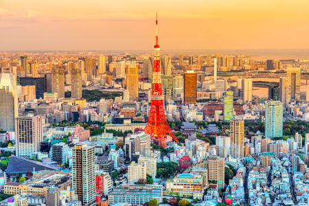 Skyline of Tokyo  witj the Tokyo Tower at blue hour. Japanのeditorial素材