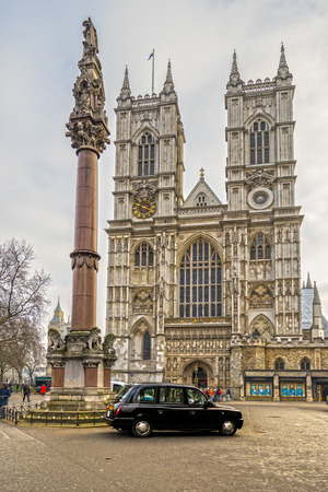 Westminster Abbey and taxi in London, UK.のeditorial素材