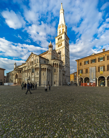 MODENA, ITALY - DECEMBER 07, 2017: Tourists in Piazza Grande with the Duomo and Ghirlandina Tower, Italyのeditorial素材
