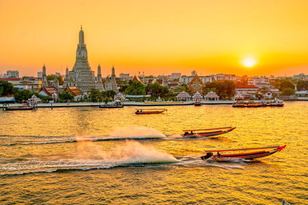 Wat Arun, The Temple of Dawn,  Bangkok, Thailandia.の写真素材