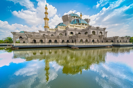 Masjid Wilayah Persekutuan (Federal Territory Mosque), in  Kuala Lumpur, Malaysia. のeditorial素材