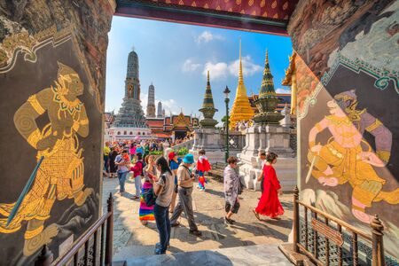Bangkok, Thailand - FEBRUARY 23, 2018: Bangkok, Wat Phra Kaew, Temple of the Emerald Buddha, and Grand Palace complex.  Bangkok, Thailandia.のeditorial素材