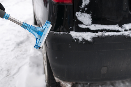 Man Cleaning Car From Snow and Iceの写真素材