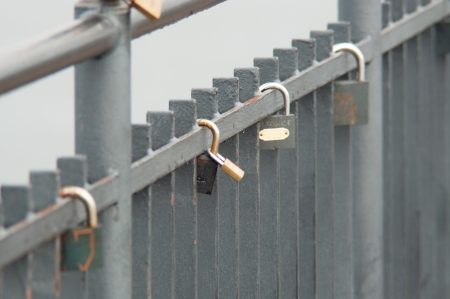 clipped a padlock to the bridgeのeditorial素材