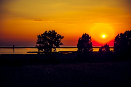 an image of sunset over the lakeの写真素材