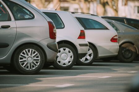 View of tightly packed cars in parking lot.の写真素材