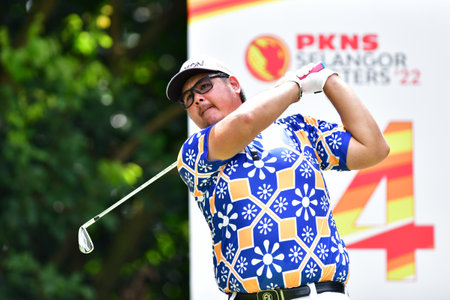 PETALING JAYA, NOV 24 : Edven Ying of Malaysia, teeing of at hole 18th, during Round 2 of PKNS Selangor Masters '22 at Kelab Golf Seri Selangor. Petaling Jaya, Malaysia on November 24, 2022.のeditorial素材