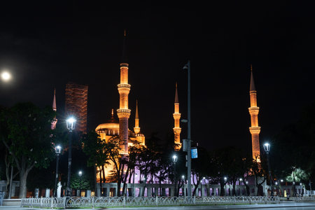 Istanbul. Turkiye. 05.11.2025. Blue Mosque with beautiful evening illumination.のeditorial素材