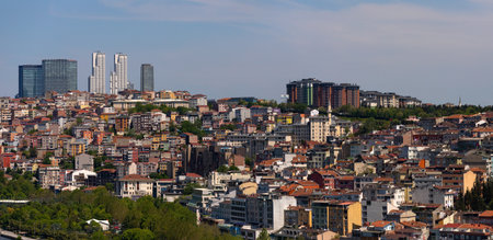 Istanbul. Turkiye. 05.12.2025. Beautiful panorama of the European part of the city.のeditorial素材
