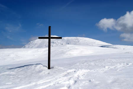 Cross on a mountain peak on a winter day, Beskids, Polandの写真素材