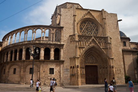VALENCIA - JULY 23: Tourists in font of cathedral on July 23, 2010 in Valencia, Spain. As of 2009, Spain is 2nd most visited country in the world.のeditorial素材