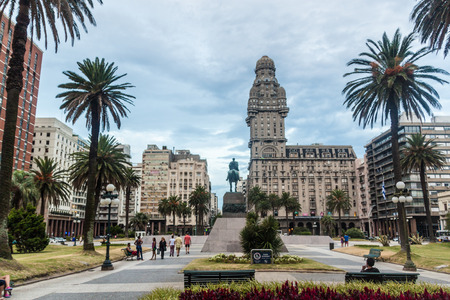 MONTEVIDEO, URUGUAY - FEB 18, 2015: View of Plaza Independecia square in the center of Montevideo.のeditorial素材