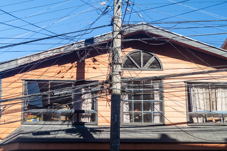Mess of wires in Castro, Chiloe island, Chileのeditorial素材