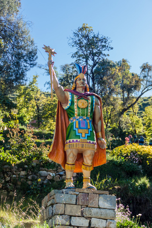 ISLA DEL SOL, BOLIVIA - MAY 12, 2015: Statue of Inca in Yumani village on Isla del Sol (Island of the Sun) in Titicaca lake, Boliviaのeditorial素材