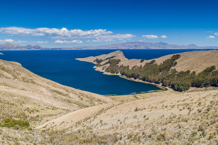 Isla del Sol (Island of the Sun) in Titicaca lake, Boliviaの写真素材