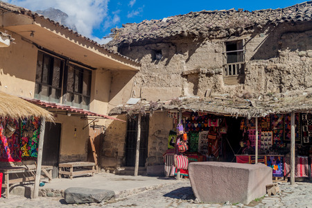OLLANTAYTAMBO, PERU - MAY 20, 2015: Souvenir shops in Ollantaytambo, Sacred Valley of Incas, Peruのeditorial素材