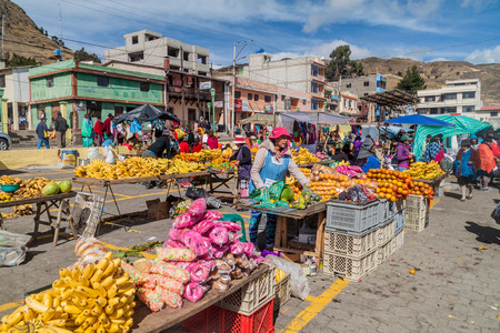 ZUMBAHUA, ECUADOR - JULY 4, 2015: View of a traditional Saturday market in a remote village Zumbahuaのeditorial素材