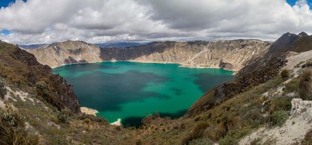 Laguna Quilotoa - volcanic crater lake in Ecuadorの写真素材