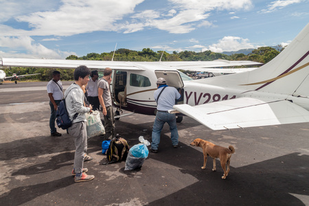 CANAIMA, VENEZUELA - AUGUST 16, 2015: Passengers of Cessna 210 Centurion airplane at the airport in Canaima village, Venezuelaのeditorial素材
