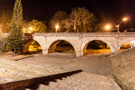 Night view of Puente del Humailladero bridge in colonial city Popayan, Colombiaの写真素材