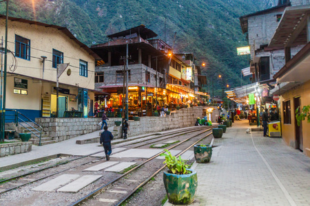 AGUAS CALIENTES, PERU - MAY 17, 2015: Train station in Aguas Calientes, Peru. This village serves as an entry point for visiting Machu Picchu ruins,のeditorial素材