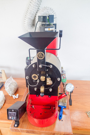 MANIZALES, COLOMBIA - SEPTEMBER 6, 2105: Coffee roasting machine at Hacinda Venecia coffee farm hotel.のeditorial素材
