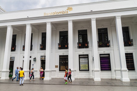 POPAYAN, COLOMBIA - SEPTEMBER 10, 2015: People in Parque Caldas in front of Bancolombia bank building in colonial city Popayan, Colombiaのeditorial素材