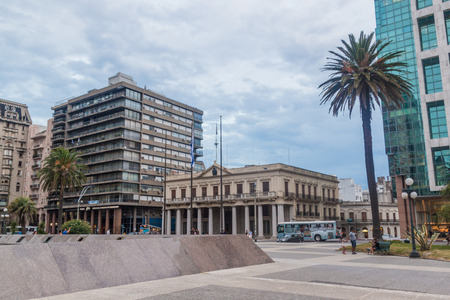 MONTEVIDEO, URUGUAY - FEB 18, 2015: View of Plaza Independecia square in the center of Montevideo.のeditorial素材