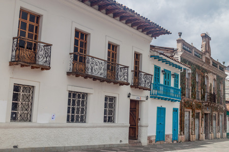 Street with old colonial buildings in the center of Cuenca, Ecuadorのeditorial素材