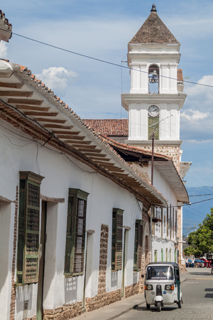 SANTA FE DE ANTIOQUIA, COLOMBIA - SEPTEMBER 3, 2015: Old colonial houses in Santa Fe de Antioquia, Colombia.のeditorial素材