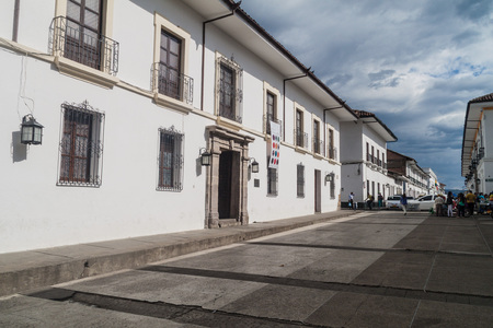 POPAYAN, COLOMBIA - SEPTEMBER 10, 2015: Street in colonial city Popayan, Colombiaのeditorial素材