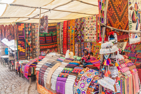 Famous indigenous market in Pisac, Sacred Valley of Incas, Peru.のeditorial素材