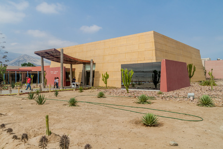 TRUJILLO, PERU - JUNE 6, 2015: Museum at archeological site Huaca del Sol y de la Luna (Temple of the Sun and the Moon) in Trujillo, Peru. Site was built in Moche period.のeditorial素材