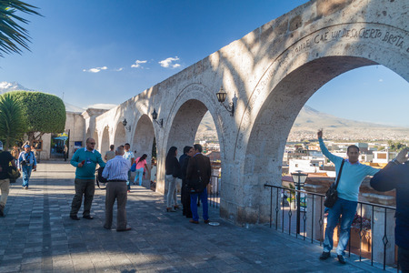 AREQUIPA, PERU - MAY 30, 2015: Misti volcano and arches at Yanahuara square in Arequipa, Peruのeditorial素材