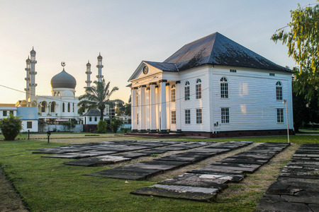 Neveh Shalom Synagogue and Mosque Kaizerstraat in Paramaribo, capital of Suriname.の写真素材