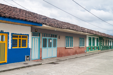 View of a street in Filandia village, Colombiaのeditorial素材
