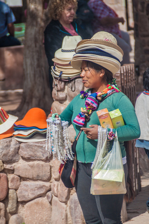 HUMAHUACA, ARGENTINA - APRIL 12, 2015: Local souvenir seller in Humahuaca village, Argentinaのeditorial素材