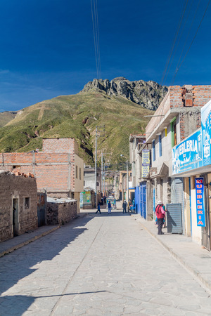 CHIVAY, PERU - MAY 29, 2015: Street in Chivay village, near Colca canyon, Peruのeditorial素材