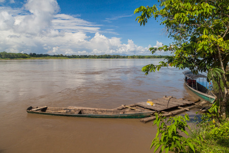 Boats on river Napo in Nuevo Rocafuerte village, Ecuadorの写真素材