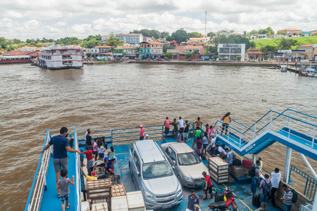 ALMEIRIM, BRAZIL - JUNE 30, 2015: River boat is approaching a port in Almeirim town, Brazilのeditorial素材