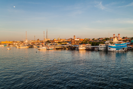 SANTAREM, BRAZIL - JULY 29, 2015: River boats anchored in Santarem, Brazilのeditorial素材