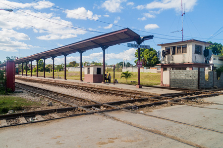 GUANTANAMO, CUBA - FEB 3, 2016: Platform of the railway station in Guantanamo, Cubaのeditorial素材