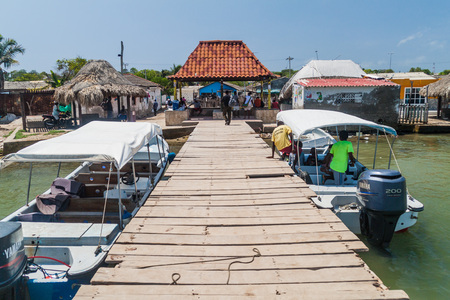 BOCACHICA, COLOMBIA - AUGUST 29, 2015: Pier in Bocachica village on Tierrabomba island near Cartagena, Colombiaのeditorial素材