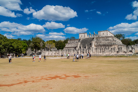 CHICHEN ITZA, MEXICO - FEB 26, 2016: Crowds of tourists visit the archeological site Chichen Itza. The Temple of the Warriors in the background.のeditorial素材
