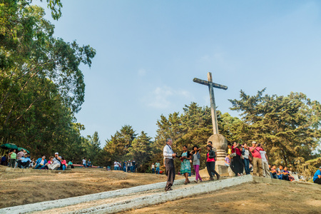 ANTIGUA, GUATEMALA - MARCH 27, 2016: People at the Cerro de la Cruz viewpoint in Antigua, Guatemalaのeditorial素材