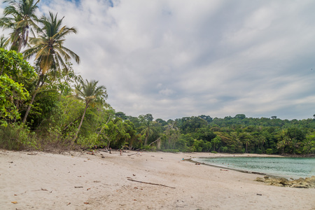 MANUEL ANTONIO, COSTA RICA - MAY 13, 2016: Tourists on a beach in National Park Manuel Antonio, Costa Ricaのeditorial素材