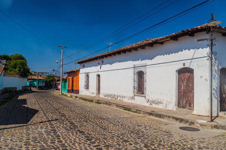 Cobbled street in Suchitoto, El Salvadorの写真素材