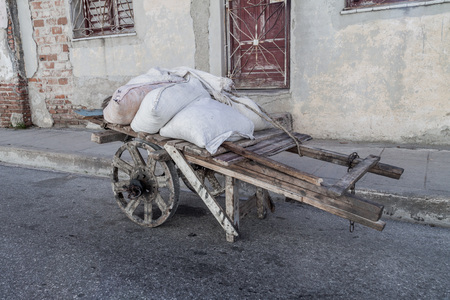 Wheelbarrow on a street in Camaguey, Cubaの写真素材