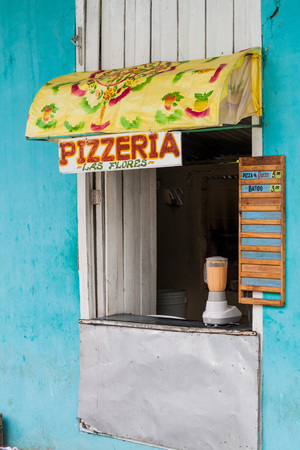 HOLGUIN,  CUBA - JAN 28, 2016: Stall selling a street food pizza in Holguinのeditorial素材