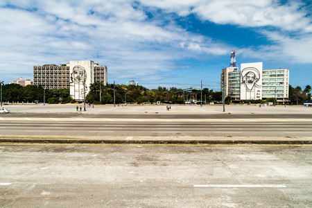 HAVANA, CUBA - FEB 21, 2016: Portrait of Che Guevara on the Ministry of the Interior and Camilo Cienfuegos on the Ministry of Informatics and Communications on Plaza de la Revolucion.のeditorial素材